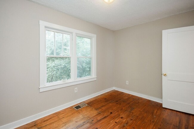 Building Photo - 220 N 15th St