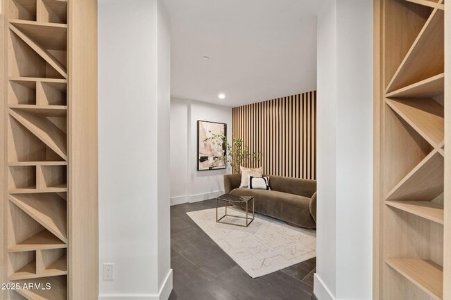 Building Photo - 3135 E Palo Verde Dr