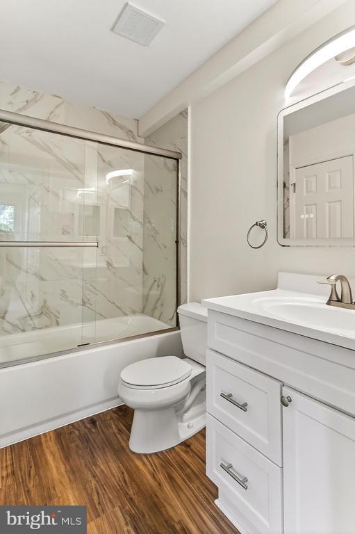 Building Photo - 7462 Towchester Ct