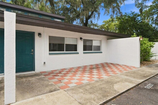 Building Photo - 747 SE 2nd Pl