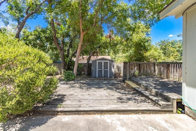 Building Photo - 10200 Missel Thrush Dr