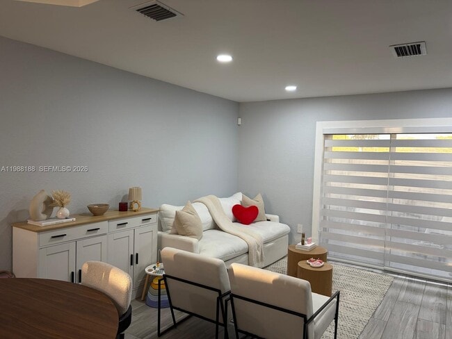 Building Photo - 14113 SW 120th Ct