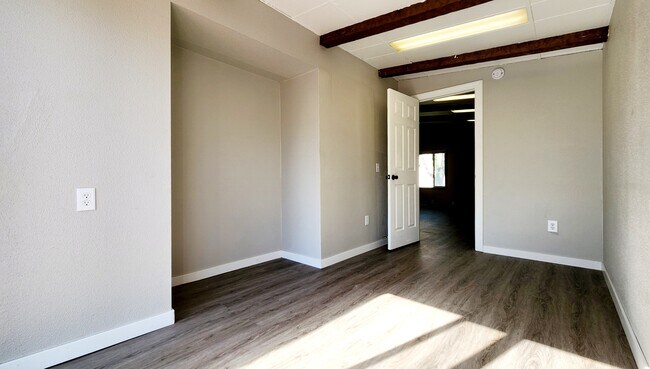 Building Photo - 729 14th St N