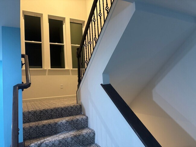 Building Photo - 708 Alban Aly