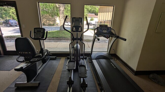 Building Photo - 507 NW 39th Rd