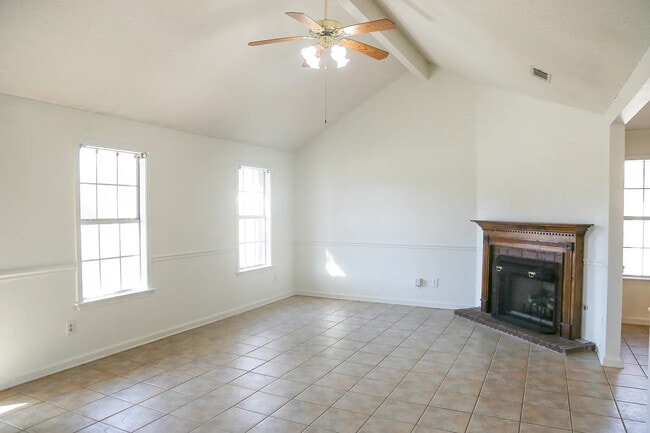 Building Photo - 348 Wolf Run Rd