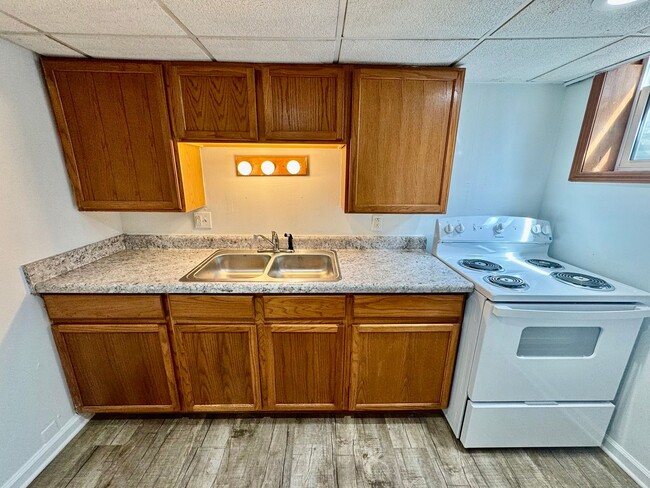 Building Photo - 813