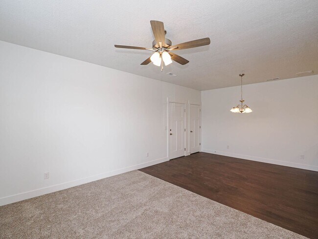 Building Photo - 6667 Twin Rocks Ln