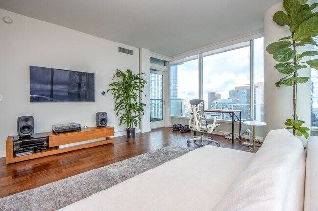 Building Photo - 1 BEDROOM W/VIEW in THE RINCON BUILDING