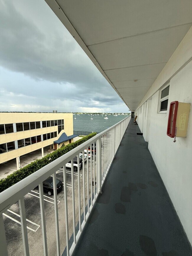 Building Photo - 4500 N Flagler Dr