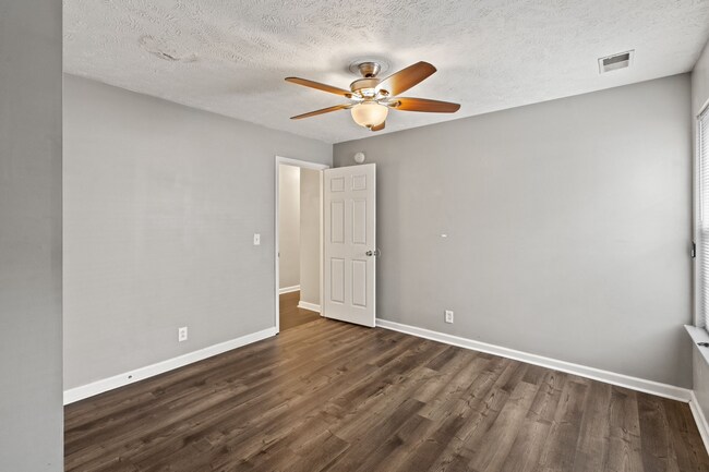 Building Photo - 1576 Chariot Dr