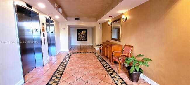 Building Photo - 19555 E Country Club Dr