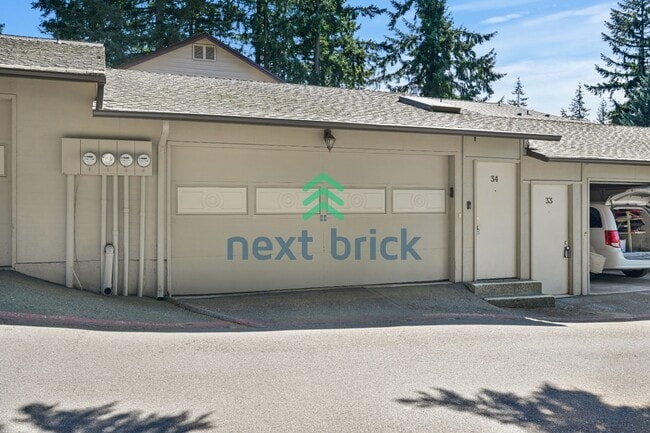 Building Photo - Charming 3-bedroom, 2.5 baths | Family-Friendly Bellevue Crossroads Neighborhood