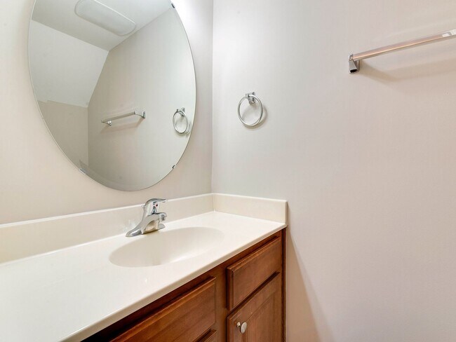 Building Photo - Stunning and completely updated townhome s...