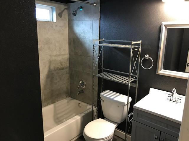 Building Photo - 512 Freeman Dr