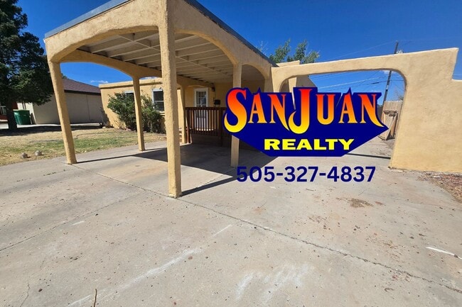 Building Photo - 3 BEDROOM ON LYNWOOD