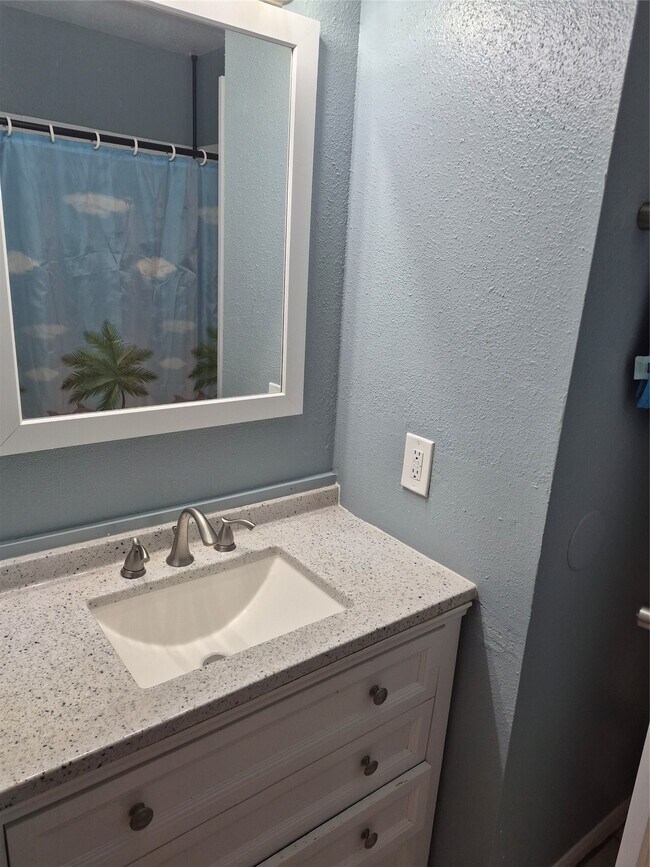 Building Photo - 3506 Cove View Blvd