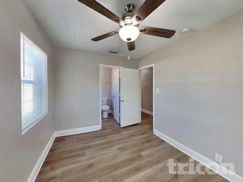 Building Photo - 3909 W Wallace Ave