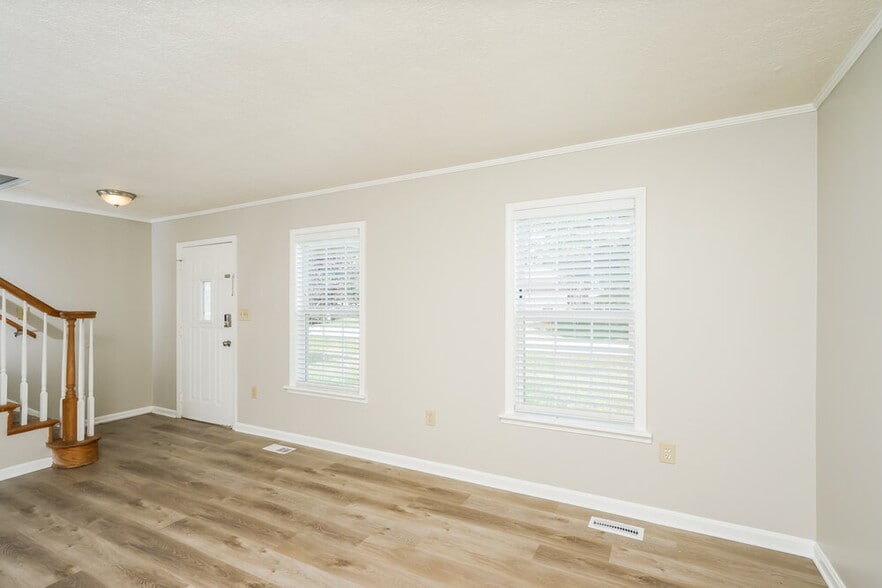 Building Photo - 157 Agin Way