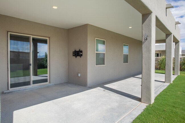 Building Photo - 6202 Bayberry Rd