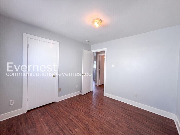 Building Photo - 1043 Grassy View Dr