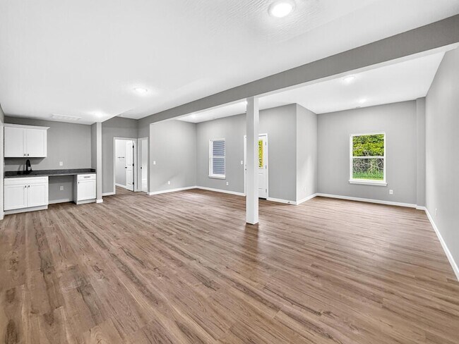 Building Photo - 585 Bailiwick Dr