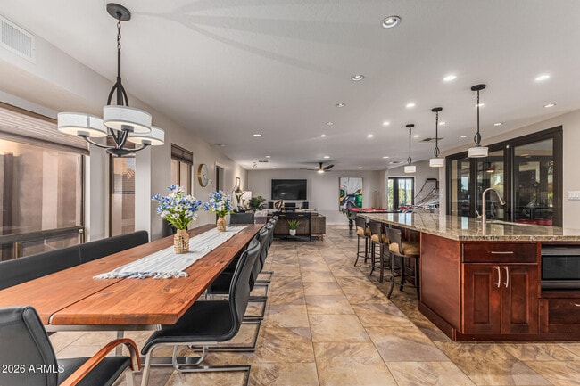 Building Photo - 5821 E Cactus Rd