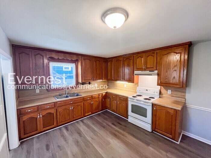 Building Photo - 149 Dellway Dr