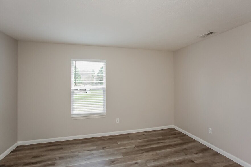 Building Photo - 16901 Peach Ln