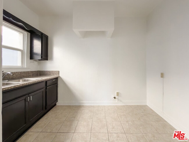 Building Photo - 504 S Rampart Blvd