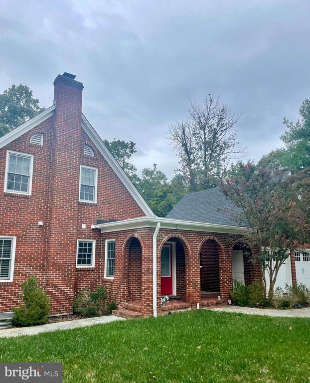 Building Photo - 9309 Main St