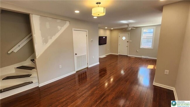 Building Photo - 324 Walnut St