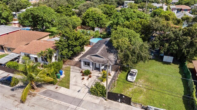 Building Photo - 327 NW 47th St