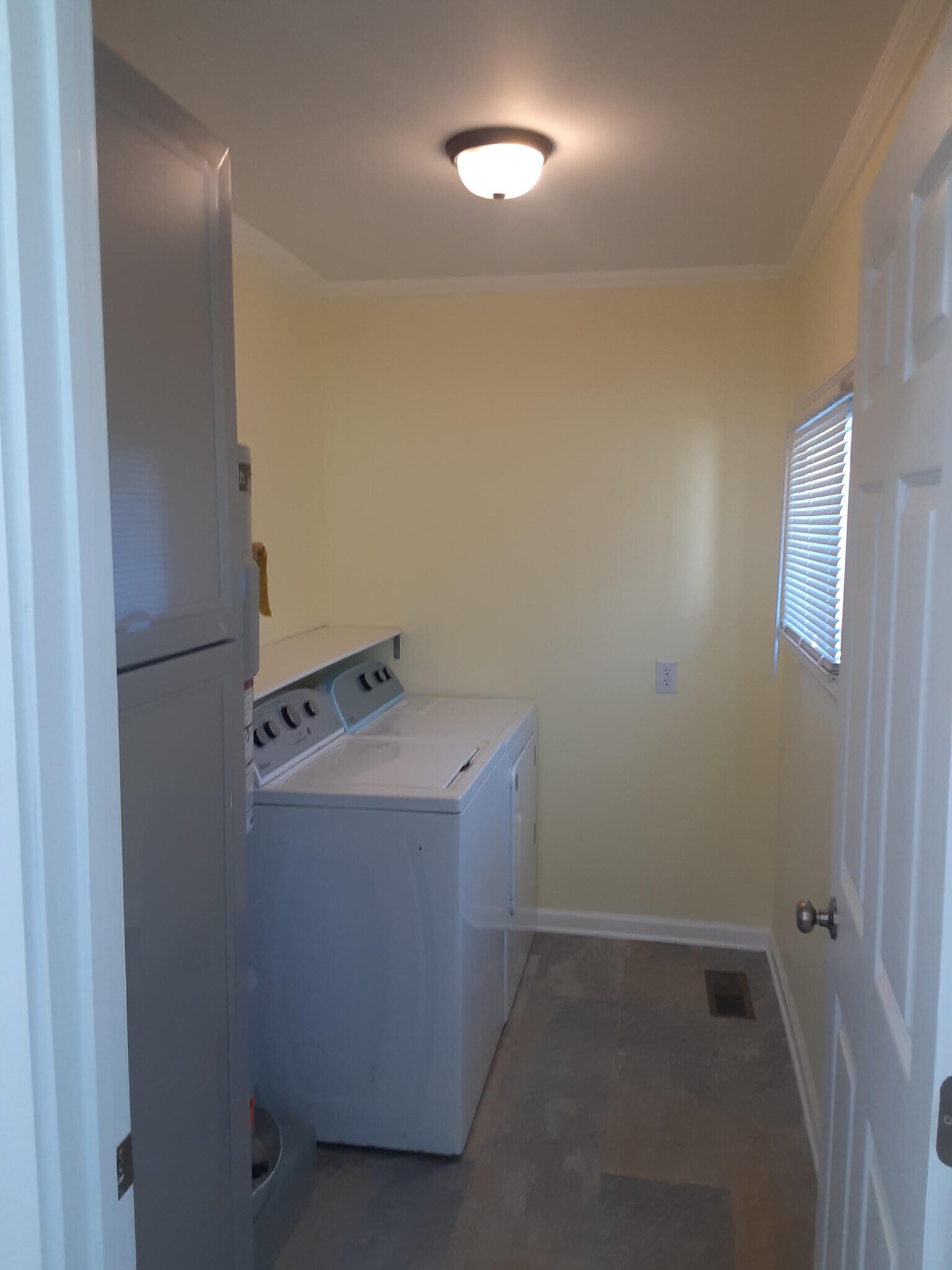 Building Photo - 435 N Cypress St