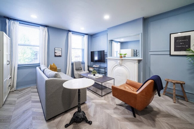 Primary Photo - 1411 W Grand Ave