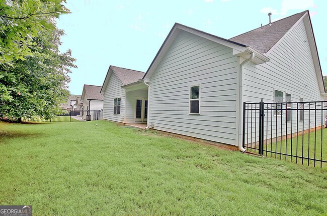 Building Photo - 270 S Ridge