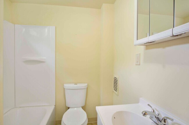 Building Photo - Germantown Home Available Now