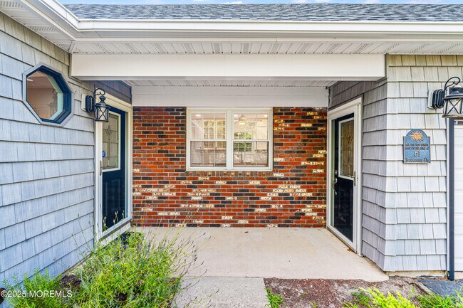 Building Photo - 61 Berkshire Dr