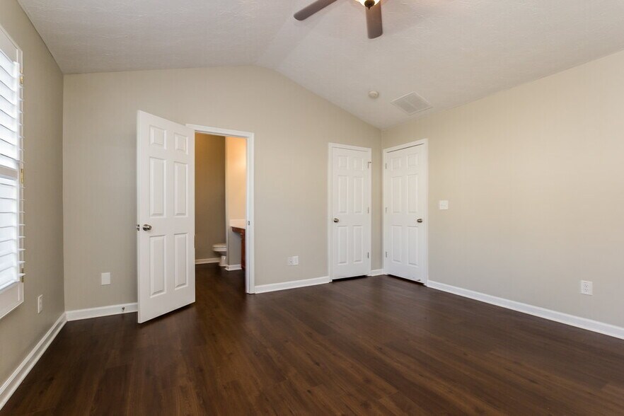 Building Photo - 217 Winterbury Dr