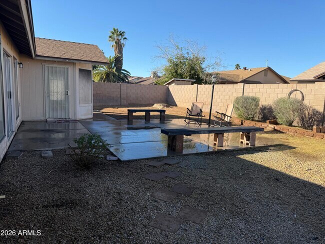 Building Photo - 7126 W Sunnyside Dr