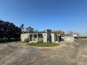 Building Photo - 1320 Beaudry Rd