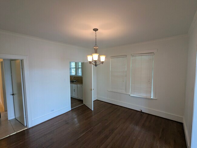 Building Photo - 328 Mockingbird Ln