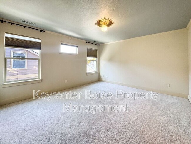 Building Photo - 998 E Shadow Creek Ln