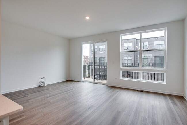 Building Photo - 382 Summit Cir
