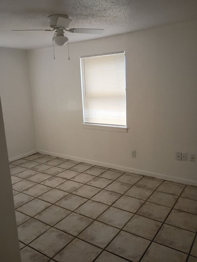 Building Photo - 3637 Teal Dr