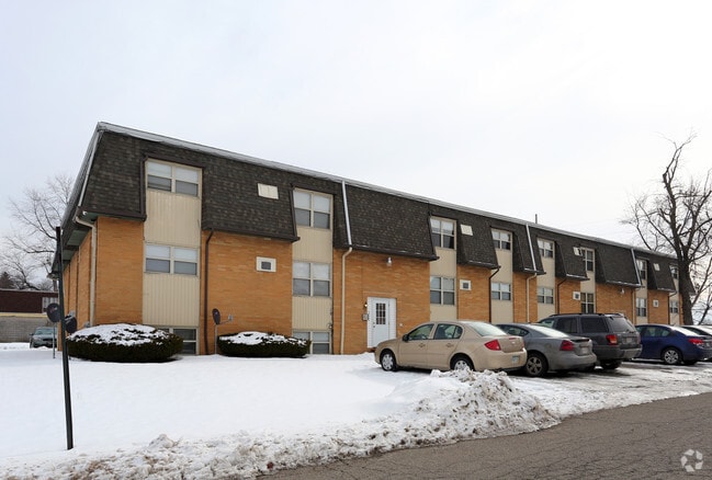 Building Photo - Green Acres
