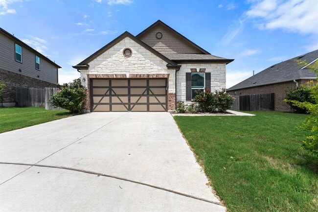 Primary Photo - 633 Weizenbock Ln