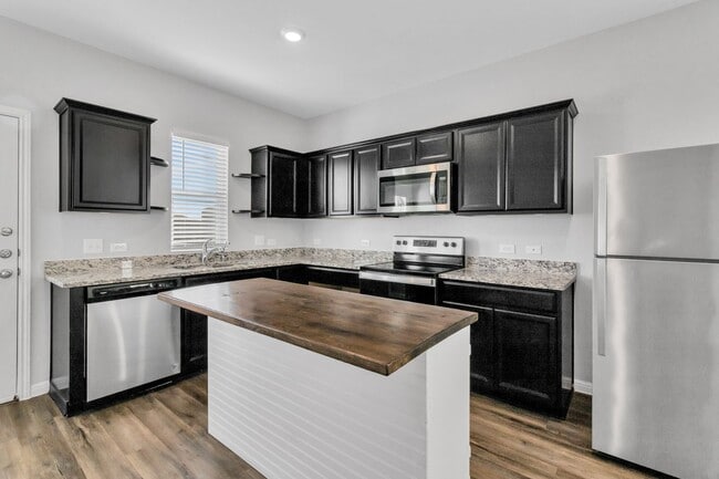 Building Photo - 105 Bell Rings Dr