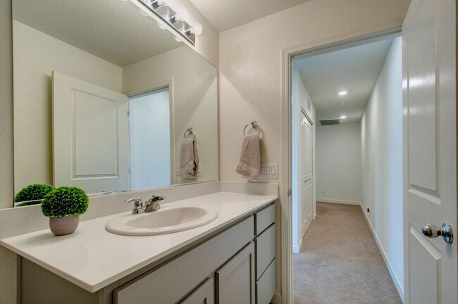Building Photo - Terrific 4 bedroom available for rent - Al...