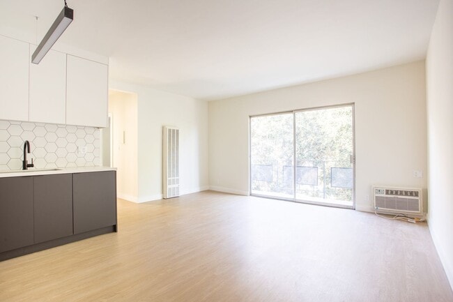 Interior Photo - 1811 Tamarind Apartments